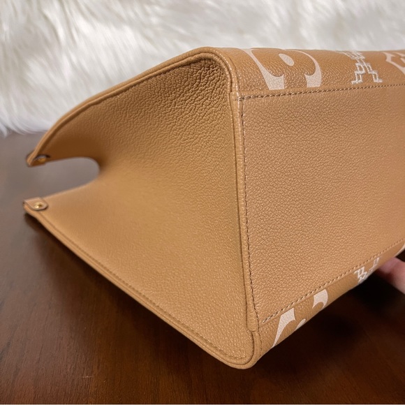 Louis Vuitton Arizona Stitched On The Go MM - Picture 6 of 15